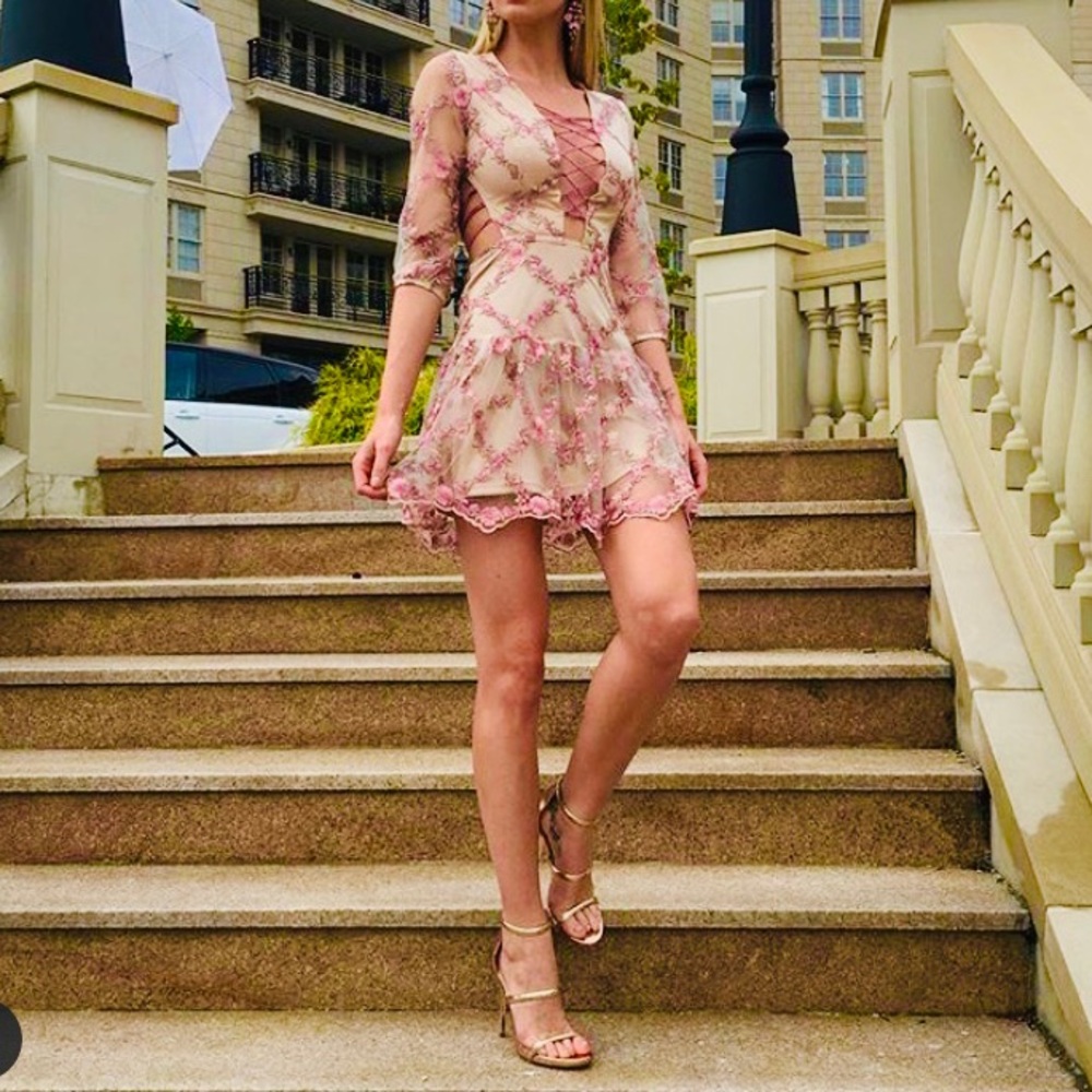 New without tags! Beautiful dress! Size Small